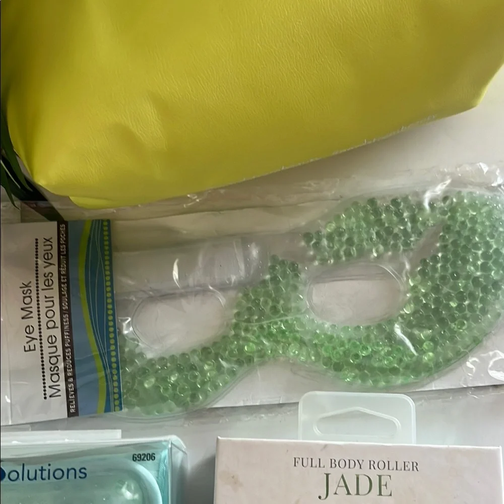 NWOT Jade Green Facial Roller and Yellow Toiletry Bag Set - Picture 6 of 13